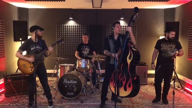 POSITIVA Vintage Revisited - SWEET DREAMS (EURYTHMICS Cover) смотреть онлайн