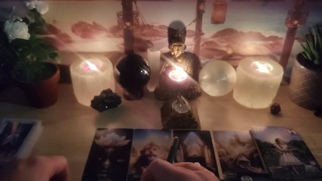 Pic a Card - Τι του λένε οι φίλοι του για εσένα? Τι τον συμβουλεύουν? & πως θα εξελιχθεί η κατάστασ смотреть онлайн