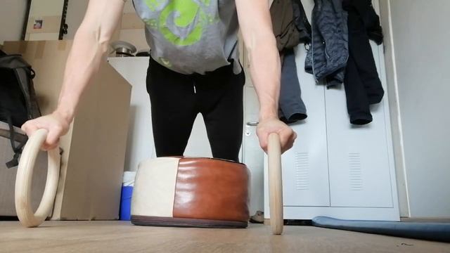 Отжимание на кольцах ,очень опасно!!! смотреть онлайн