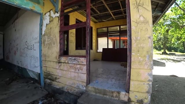 ?Discovering Paradise In East Indonesia?? смотреть онлайн