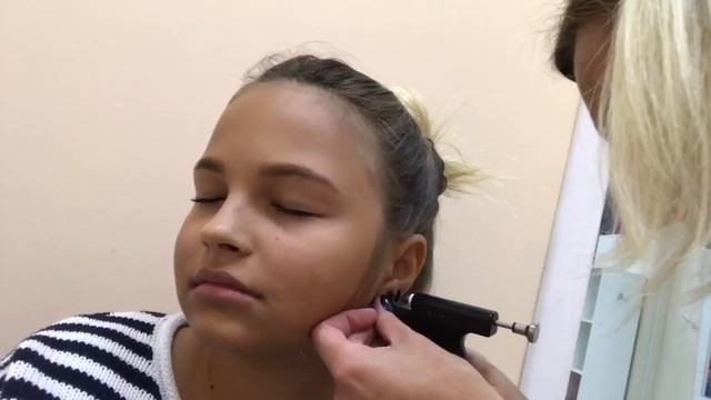 БОЛЬНО ПРОКАЛЫВАТЬ УХО? СТОИТ? | ДЕЛАЮ 2 ДЫРКУ В УХЕ! смотреть онлайн