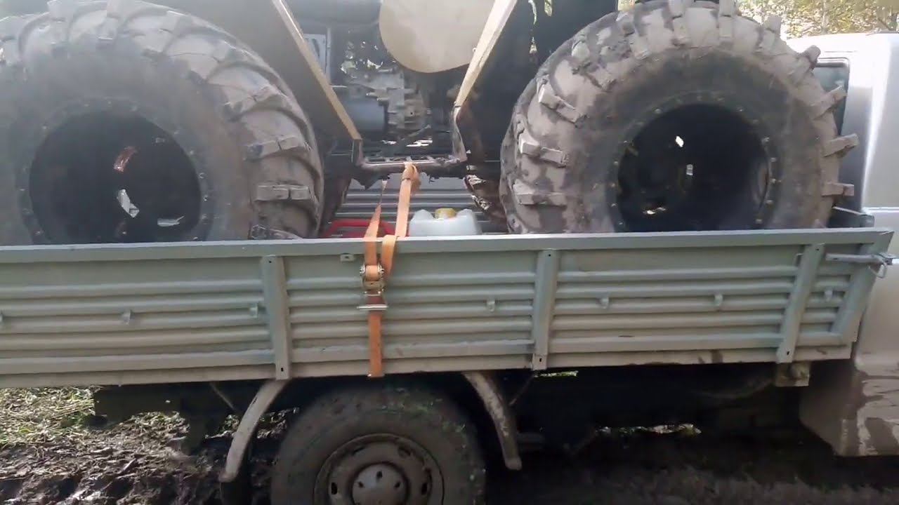 Штурмуем болота на бульдозере.