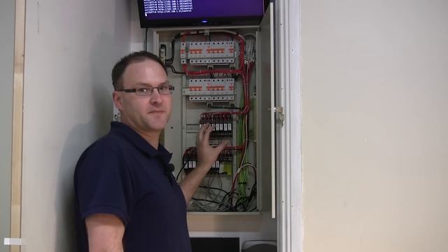 SuperHouseTV #2: Arduino-Controlled Home Automation Switchboard смотреть онлайн