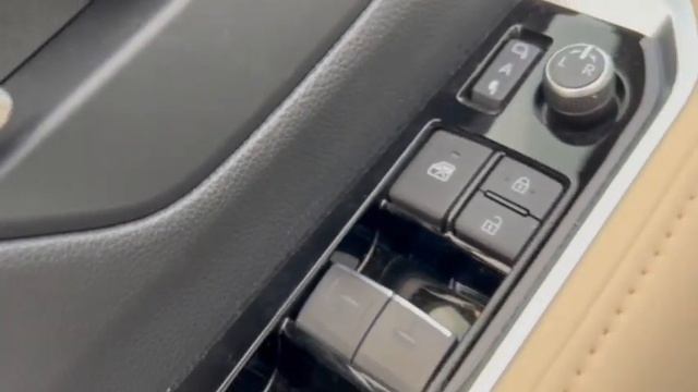 TOYOTA LAND CRUISER LC300 GXR 3.5 TWIN TURBO 2022 смотреть онлайн
