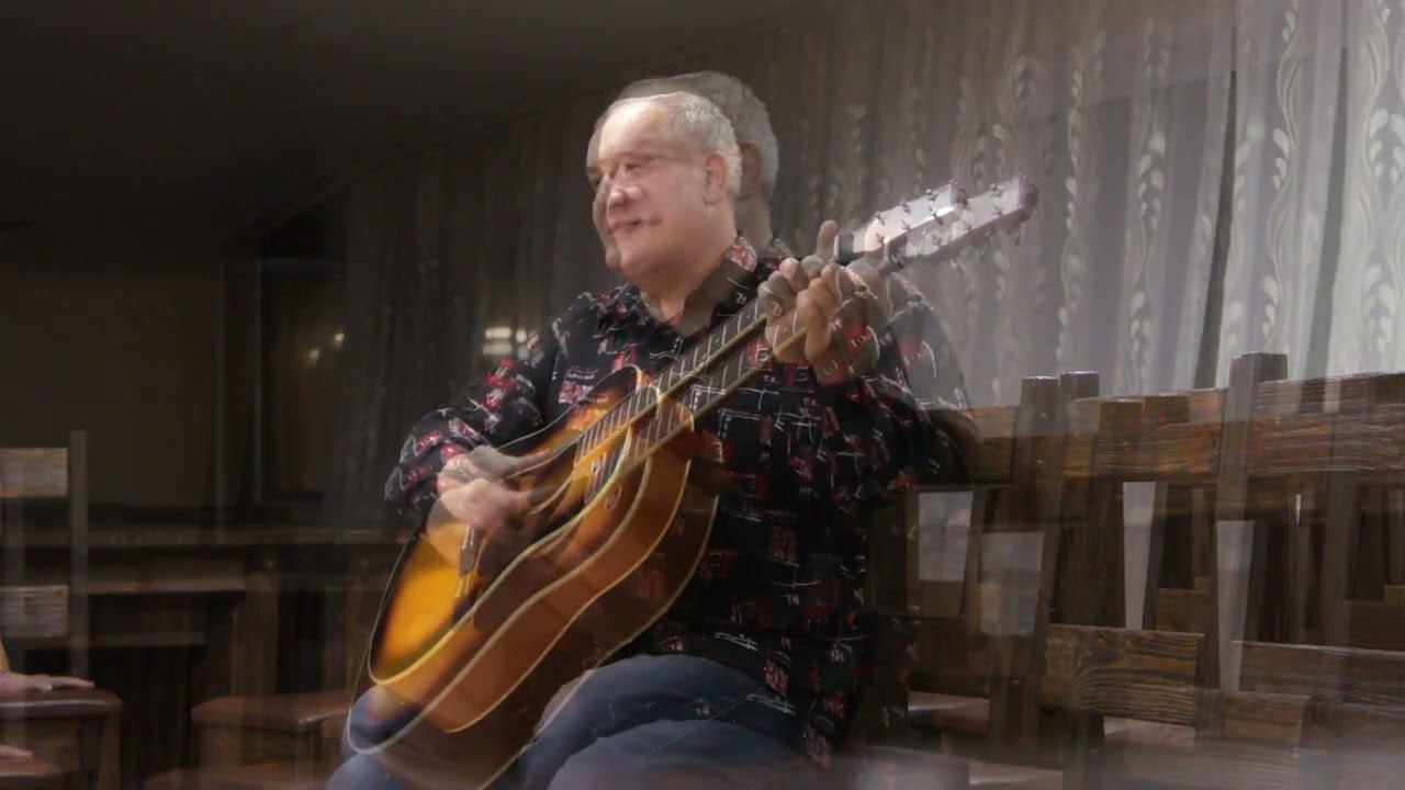 СВЕЧИ Песня под гитару в исполнении Евгения Воробьева смотреть онлайн