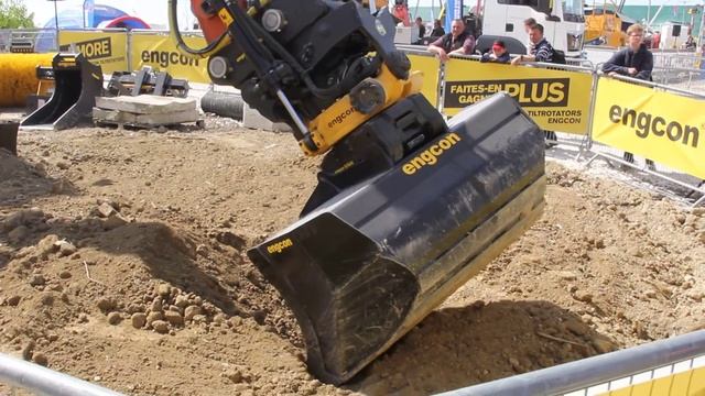 Intermat 2015: Сменное рабочее оборудования для экскаватора