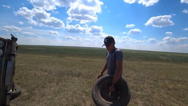 НАШЁЛ СВОЮ МАШИНУ В ПОЛЕ РАЗБИТУЮ В ХЛАМ ! смотреть онлайн