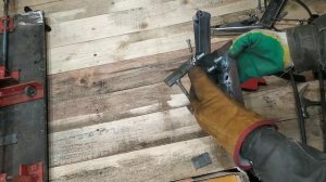 Как сделать отличный зажим! КРУТАЯ самоделка своими руками из хлама!