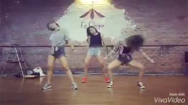 Team (Iggy Azalea) - Girls in black смотреть онлайн