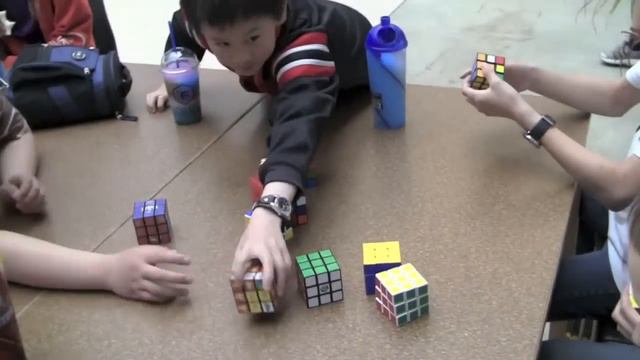 12(+1) 3x3 Rubik's Cube Relay смотреть онлайн