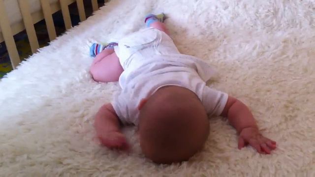 Пытается ползти ) 5,5 мес. смотреть онлайн