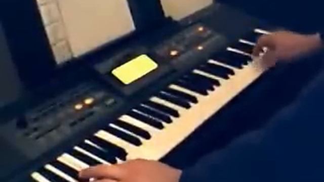 Roland E-09 - Démonstration (I will survive) смотреть онлайн