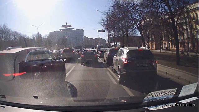 Jaguar перестроился в VW Polo. ДТП. Минск. пр. Независимости. 22.03.2022  15:20