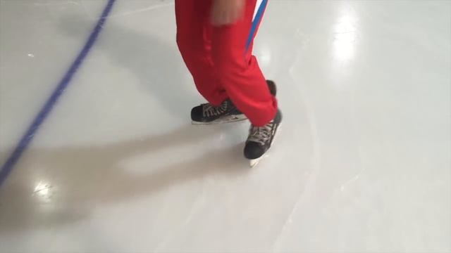 Урок 2 Как тормозить на коньках. Как кататься на коньках? смотреть онлайн