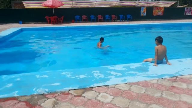 Сальто в бассейне смотреть онлайн