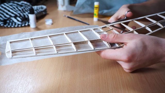 How To Cover a Model Airplane with Tissue смотреть онлайн