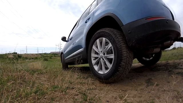 Slippery Grass tyre test Michelin Latitude Cross on VW Tiguan 5N2 4motion смотреть онлайн