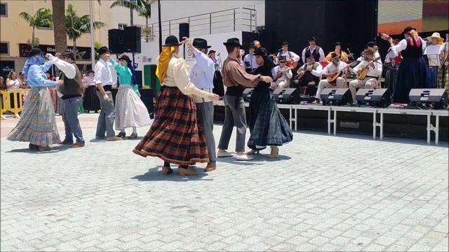 Dia de Canarias, Vecindario/Национальный день канарских островов. смотреть онлайн