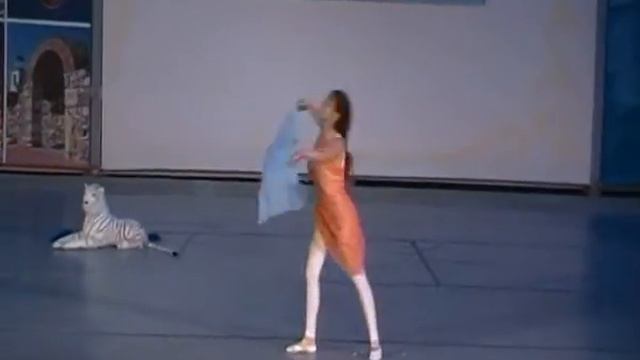 Танцова школа "Kadance" соло "Феята на загиващата природа" - Василия Павлова смотреть онлайн