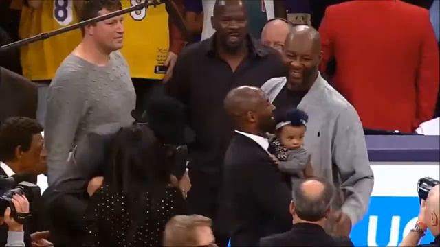 Kobe Bryant IGNORES Elgin Baylor During JERSERY RETIREMENT Ceremony 12/18/17 смотреть онлайн