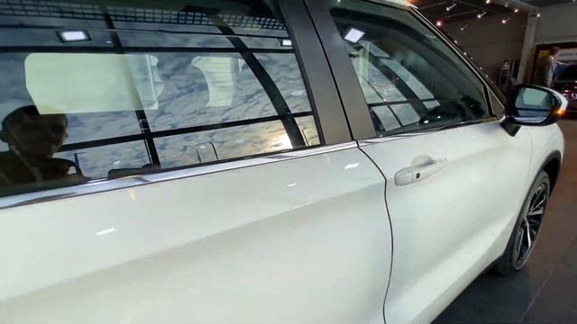 Mitsubishi Outlander '2022 смотреть онлайн