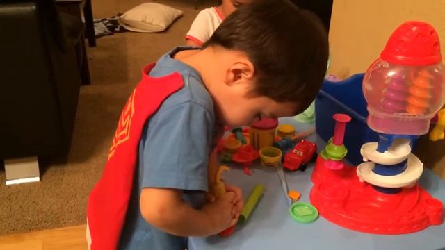 Play Doh Factory Hailey Lollipop Maker смотреть онлайн