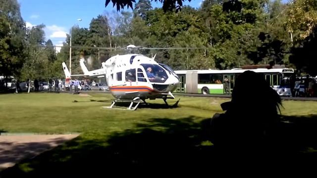 со двора взлет вертолета смотреть онлайн