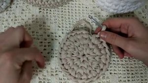 Как связать круглую корзинку из трикотажной пряжи. Вязание крючком. Crochet basket.
