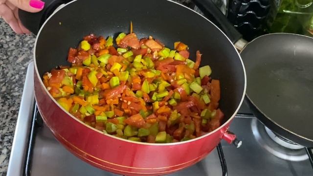 САМЫЙ БЫСТРЫЙ И ВКУСНЫЙ ОБЕД ИЗ ТОГО ЧТО БЫЛО В МОЕМ ХОЛОДИЛЬНИКЕ / Ирина Белая смотреть онлайн