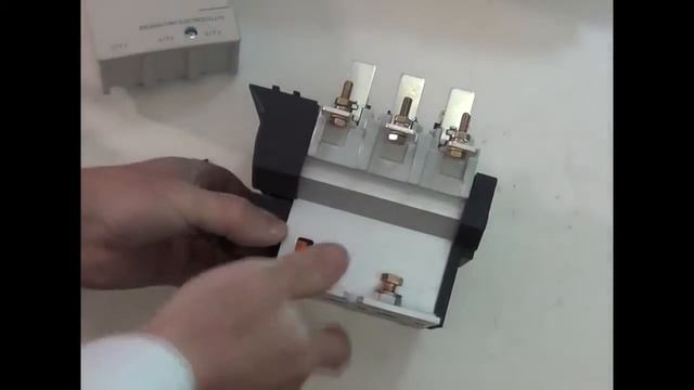 Реверсивный контактор NC2 CHINT смотреть онлайн