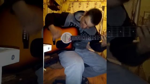 Талант с Александровки поёт свои песни под гитару смотреть онлайн
