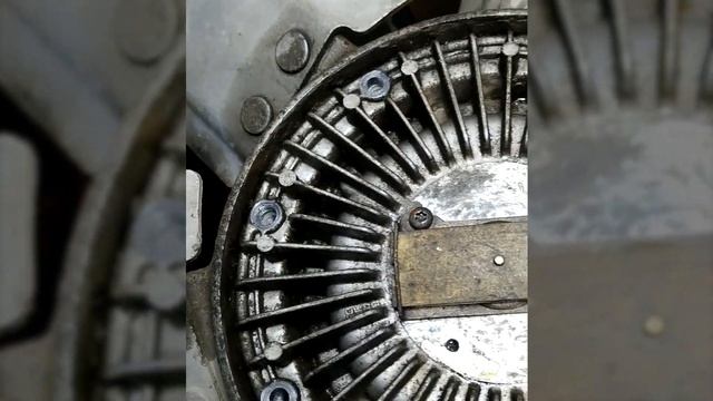 Repair Of  Viscose Fan Clutch оf Mercedes Truck 1990 - Ремонт вискомуфты грузовика Mercedes 1990
