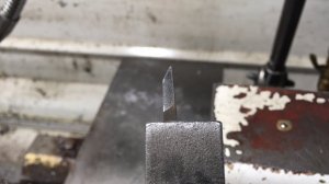 Как я затачиваю резцы. Резец для наружной упорной резьбы.