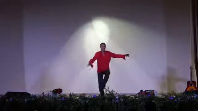 Цыган поет песню! Сорвал аплодисменты! Ноги в пляс идут смотреть онлайн