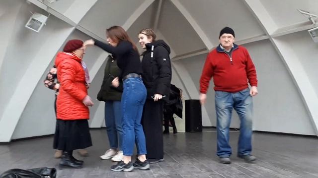 Караван любви!!!Танцы в парке Горького,март 2021. смотреть онлайн