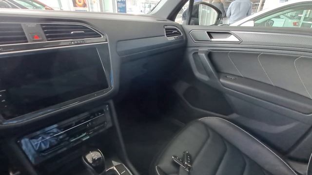 Обзор авто Volkswagen Tiguan R-Line. 220 л.с. Антихром. На гарантии. Black style. Антихром смотреть онлайн