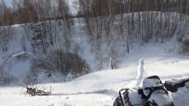 Снегоходы застряли и вылезли из крутого оврага смотреть онлайн