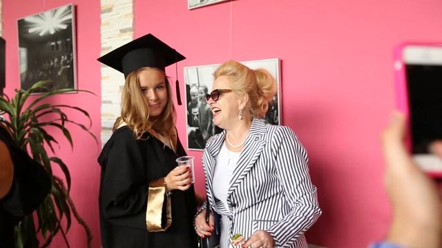 Вручение дипломов выпускникам факультета мировой экономики и мировой политики НИУ ВШЭ - Short