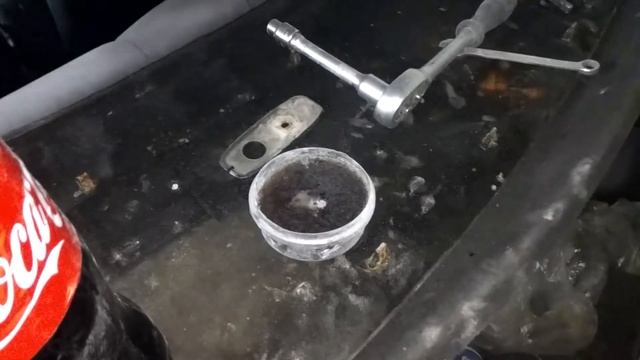 Кока-Кола и ржавый болт. Что будет?