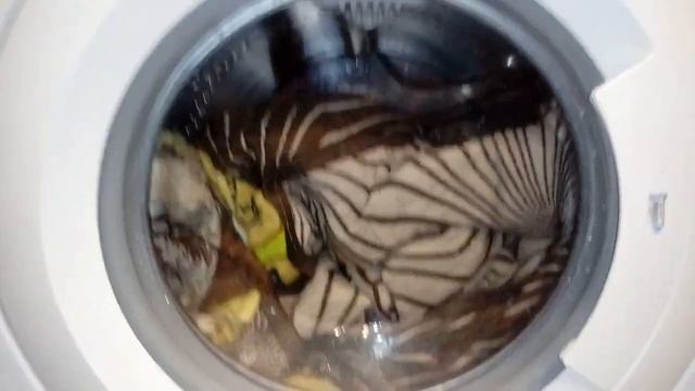 Electrolux EWS105210A Synthetics 60 800rpm washing process (old video.) смотреть онлайн