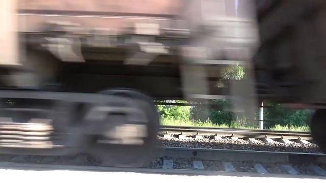 Макс смотрит поезда и кормит уточек видео для детей смотреть онлайн