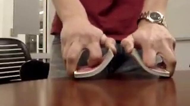 How to Master the Riffle Shuffle. смотреть онлайн