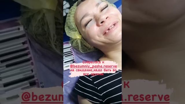 БЕЗУМНЫЙ ПАША. ИРИШКА ЧИКИ ПИКИ В САЛОНЕ КРАСОТЫ ДЕЛАЕТ СЕБЕ РЕСНИЦЫ. смотреть онлайн