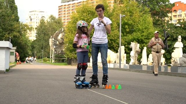 Учим ребенка кататься на роликах | Школа роликов RollerLine Роллерлайн в Москве смотреть онлайн