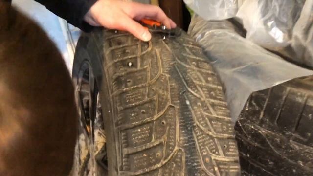 Как вставить ремонтные ШИПЫ самостоятельно смотреть онлайн