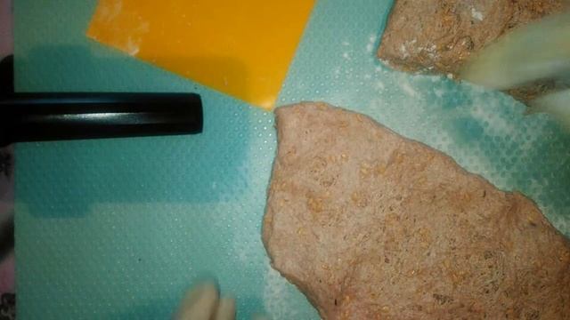 Цнельнозерновой пшеничный батон с белым льном..mp4