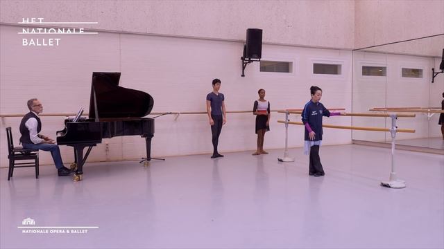 Ballet Barre 14 (Online Ballet Class) - Dutch National Ballet