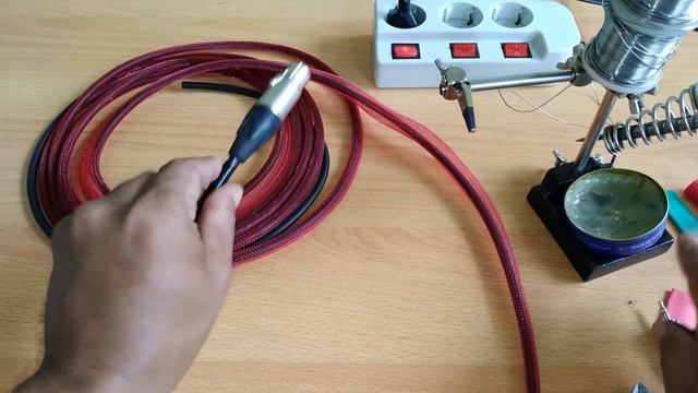 Soldering XLR and 3.5mm jack | Making an XLR to 3.5mm Adapter Cable смотреть онлайн
