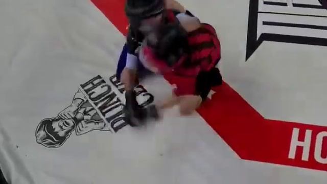 Камалов Марк?бой за чемпионский пояс ✌️бойцовский клуб Стальной Щит. смотреть онлайн