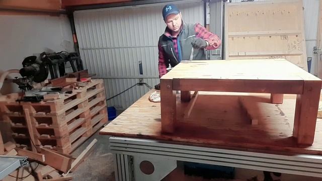 журнальный столик с настоящего дерева СВОИМИ РУКАМИ/couchtisch selber machen/coffee table yourself смотреть онлайн